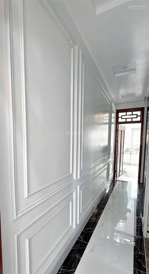 Ô tô đỗ cổng minh khai, ngõ nông, thông kinh doanh, 2 thoáng sáng, thang máy, 41m*5t. giá 8,5 tỷ.