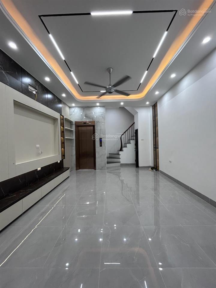 Phố bạch mai, thang máy, ngõ nông thông thoáng, lô góc, tặng full nt, 39m2*5t. giá 7,5 tỷ, không qh