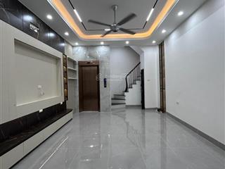 Phố bạch mai, thang máy, ngõ nông thông thoáng, lô góc, tặng full nt, 39m2*5t. giá 7,5 tỷ, không qh