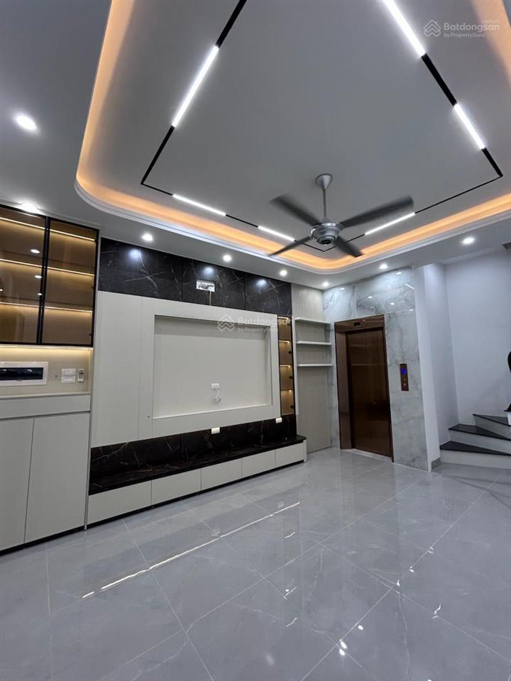 Phố bạch mai, thang máy, ngõ nông thông thoáng, lô góc, tặng full nt, 39m2*5t. giá 7,5 tỷ, không qh
