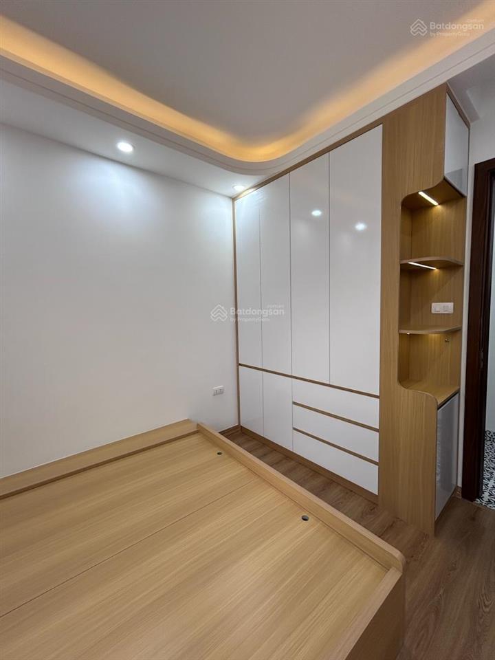 Phố bạch mai, thang máy, ngõ nông thông thoáng, lô góc, tặng full nt, 39m2*5t. giá 7,5 tỷ, không qh