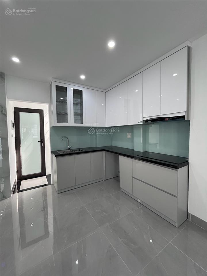 Phố bạch mai, thang máy, ngõ nông thông thoáng, lô góc, tặng full nt, 39m2*5t. giá 7,5 tỷ, không qh