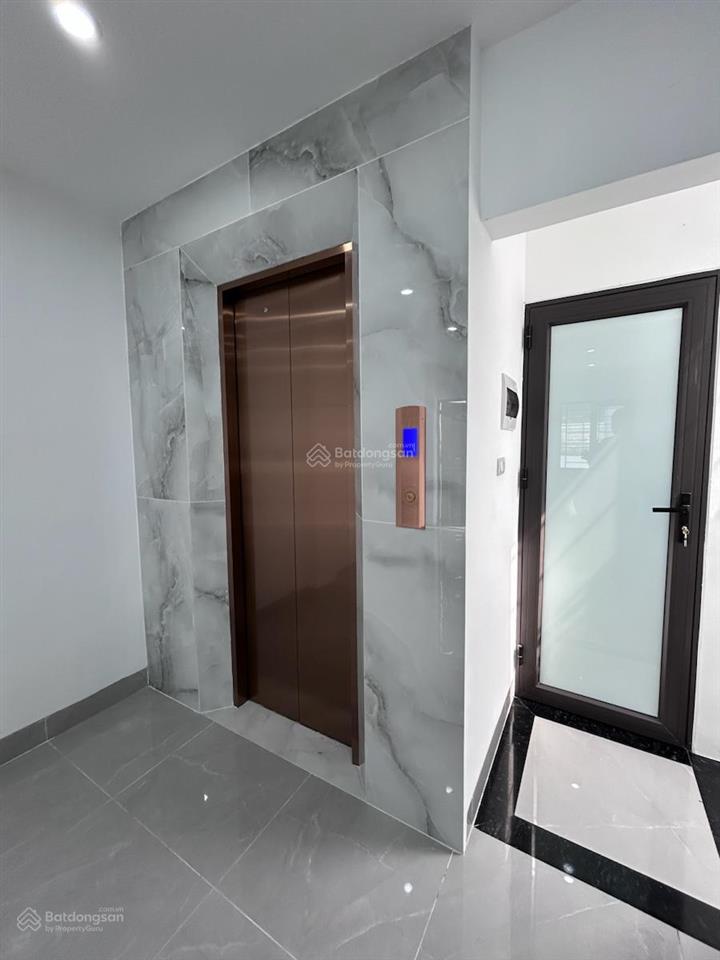 Phố bạch mai, thang máy, ngõ nông thông thoáng, lô góc, tặng full nt, 39m2*5t. giá 7,5 tỷ, không qh