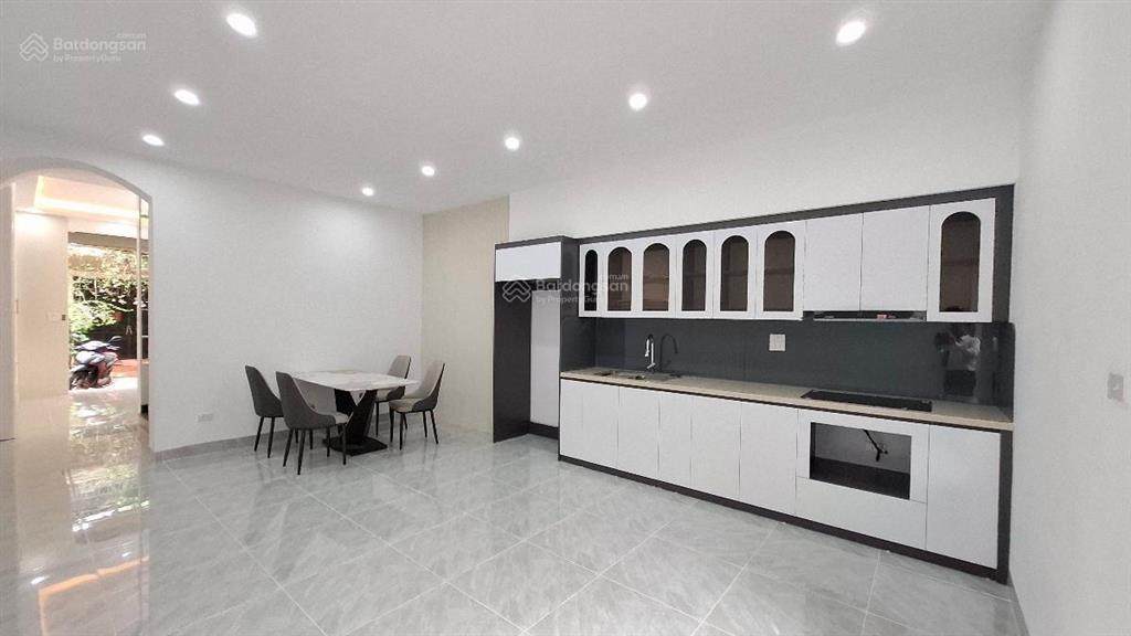 Ô tô ngủ trong nhà phố minh khai, thang máy, phân lô, vỉa hè rộng, kinh doanh, tặng nt 70m*4t.
