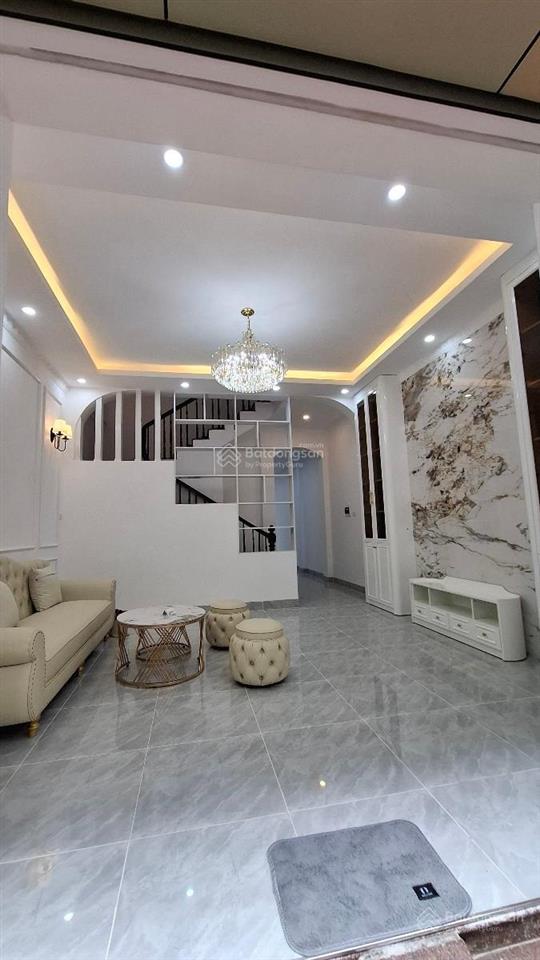 Ô tô ngủ trong nhà phố minh khai, thang máy, phân lô, vỉa hè rộng, kinh doanh, tặng nt 70m*4t.