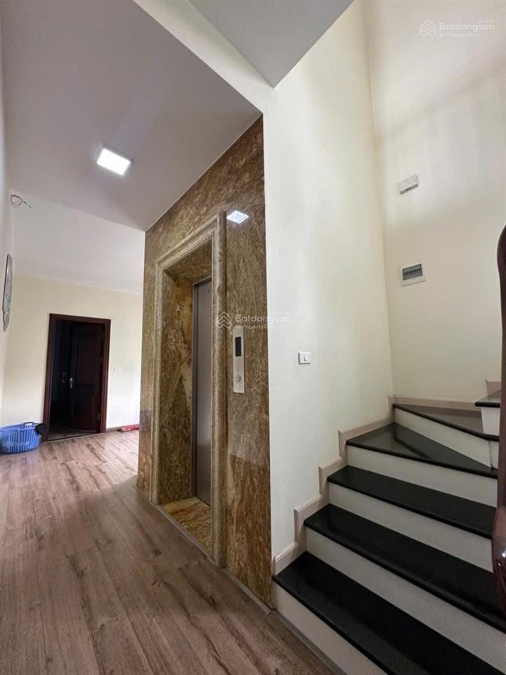 Ô tô đỗ cổng minh khai, ngõ nông thông kinh doanh, lô góc, thang máy, không qh, 52m*5t giá 8,3 tỷ.