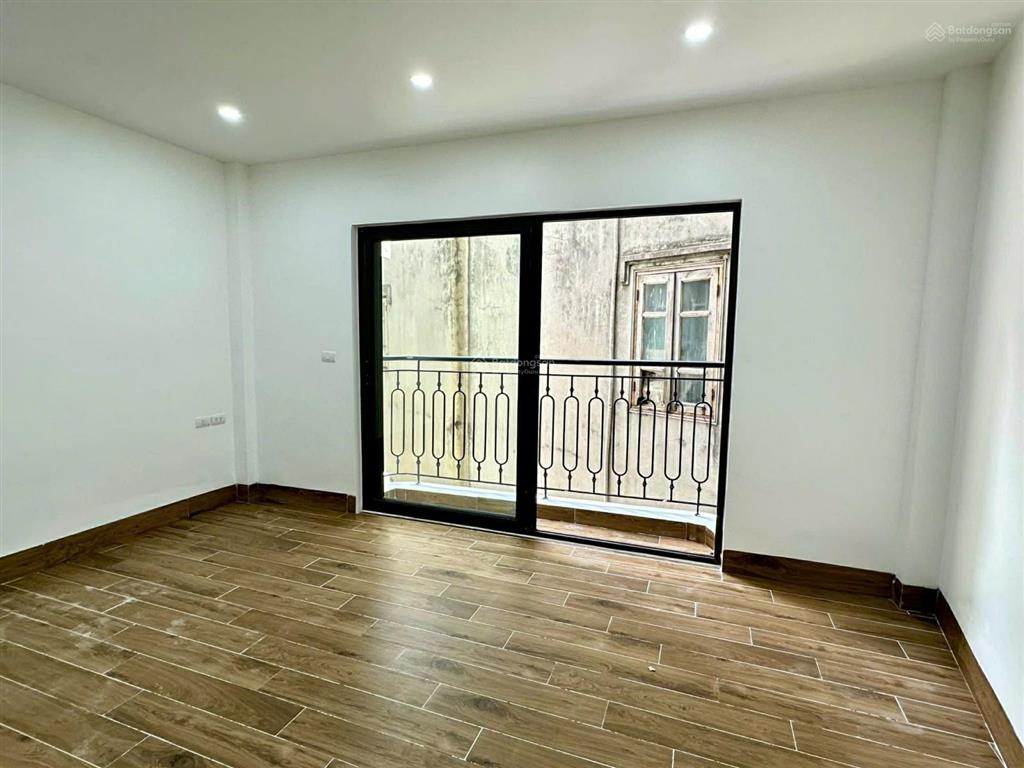 Giá cắt lỗ phố nguyễn đức cảnh, nhà mới kính koong, gần ô tô tránh 42m2*5t, giá 7,3 tỷ có tl xíu