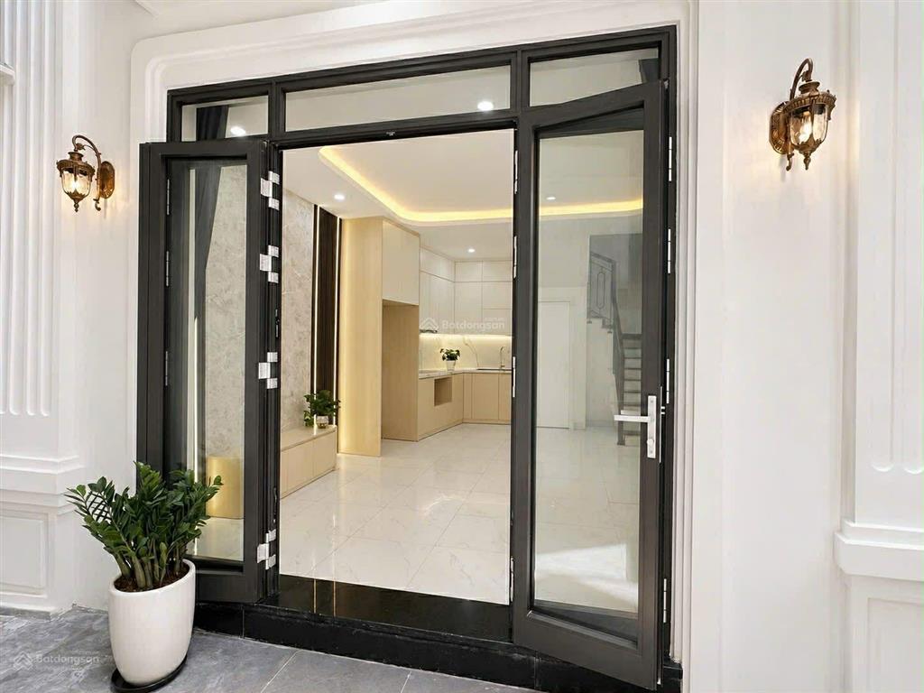 Giá cắt lỗ phố nguyễn đức cảnh, nhà mới kính koong, gần ô tô tránh 42m2*5t, giá 7,3 tỷ có tl xíu