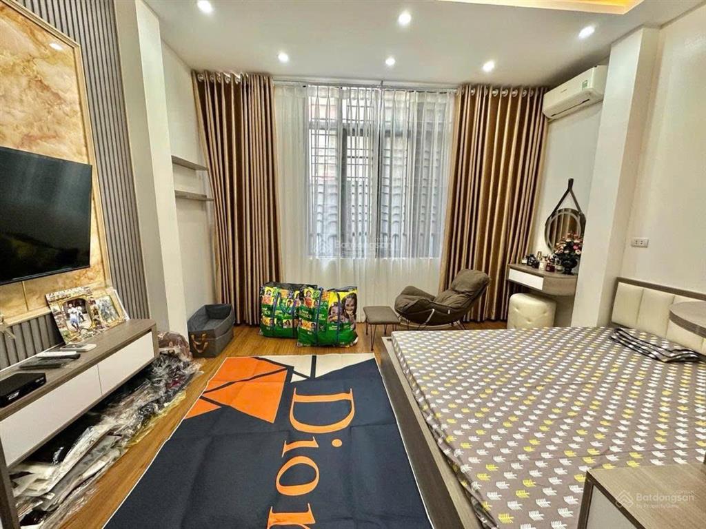 Cực hiếm kim ngưu, phân ô, ô tô chạy qua nhà. ngõ to như phố, 32m2*5t. giá 7,69 tỷ. có thương lượng