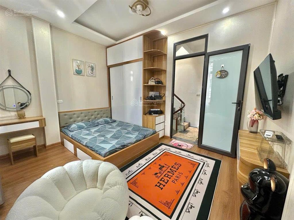 Cực hiếm kim ngưu, phân ô, ô tô chạy qua nhà. ngõ to như phố, 32m2*5t. giá 7,69 tỷ. có thương lượng