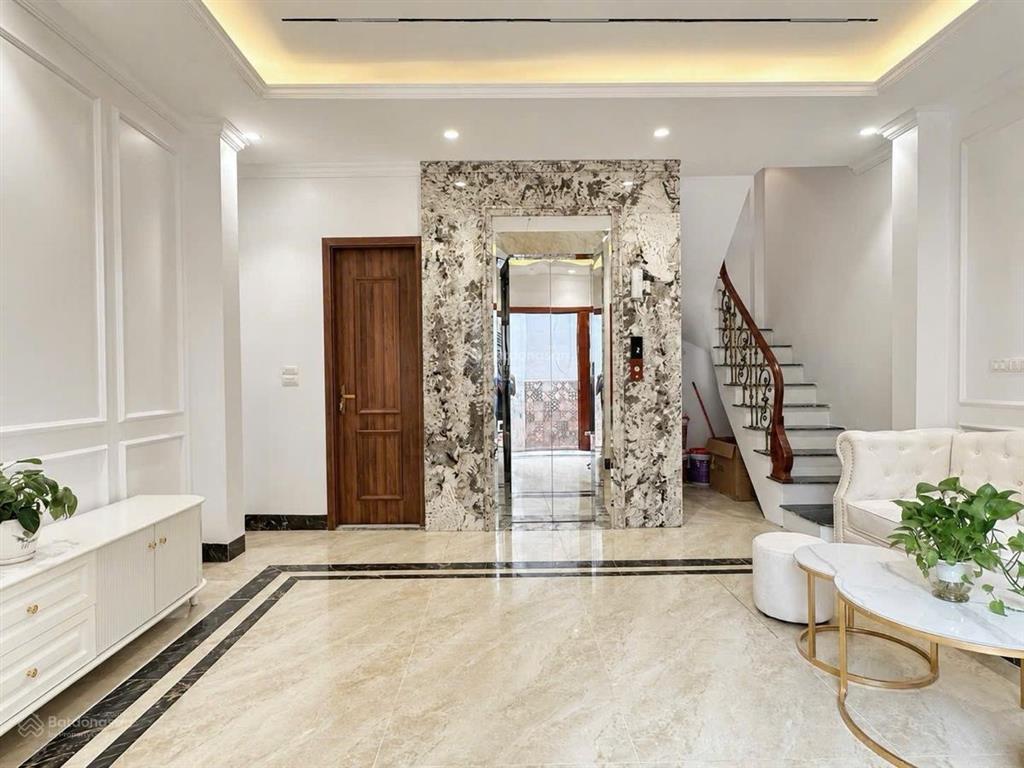 Cực ngon kim ngưu, lô góc, ngõ nông thông rộng, thang máy 43m*5t, giá 8,7 tỷ. không qh.