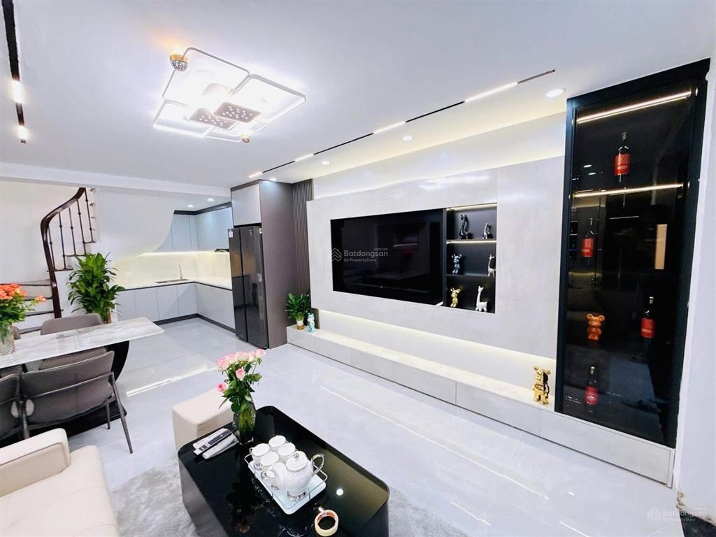 Phố bạch mai, 30m ra ô tô, 2 thoáng, thang máy, tặng full nội thất, sđcc, 47m2 * 5t giá 7,9 tỷ
