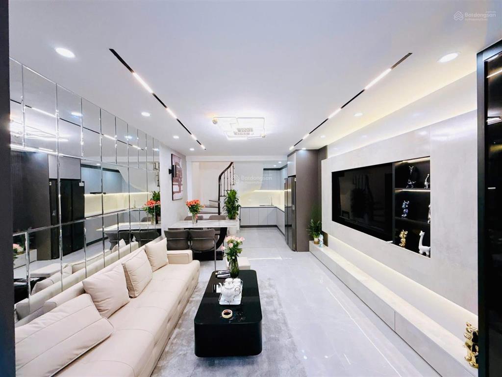 Phố bạch mai, 30m ra ô tô, 2 thoáng, thang máy, tặng full nội thất, sđcc, 47m2 * 5t giá 7,9 tỷ