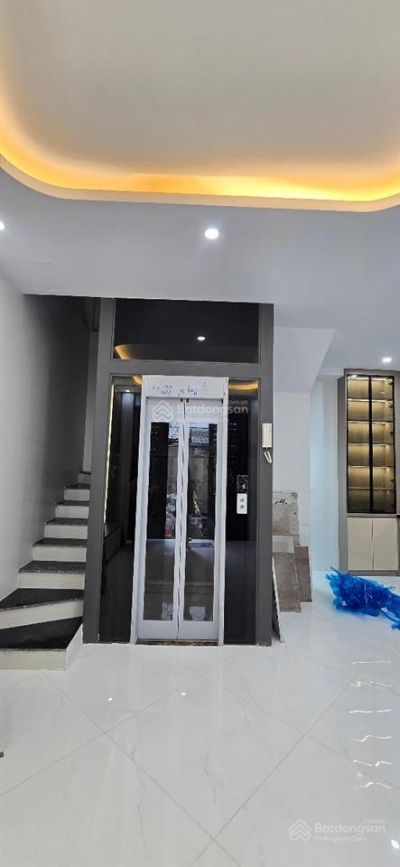 Ô tô đỗ cửa minh khai, thang máy, tặng full nội thất, ngõ nông, 2 thoáng, không qh, 43m*5t*8,3 tỷ.