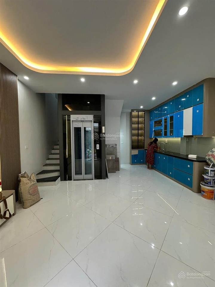 Ô tô đỗ cửa minh khai, thang máy, tặng full nội thất, ngõ nông, 2 thoáng, không qh, 43m*5t*8,3 tỷ.