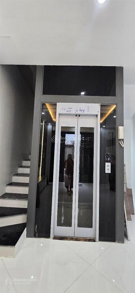 Ô tô đỗ cửa minh khai, thang máy, tặng full nội thất, ngõ nông, 2 thoáng, không qh, 43m*5t*8,3 tỷ.