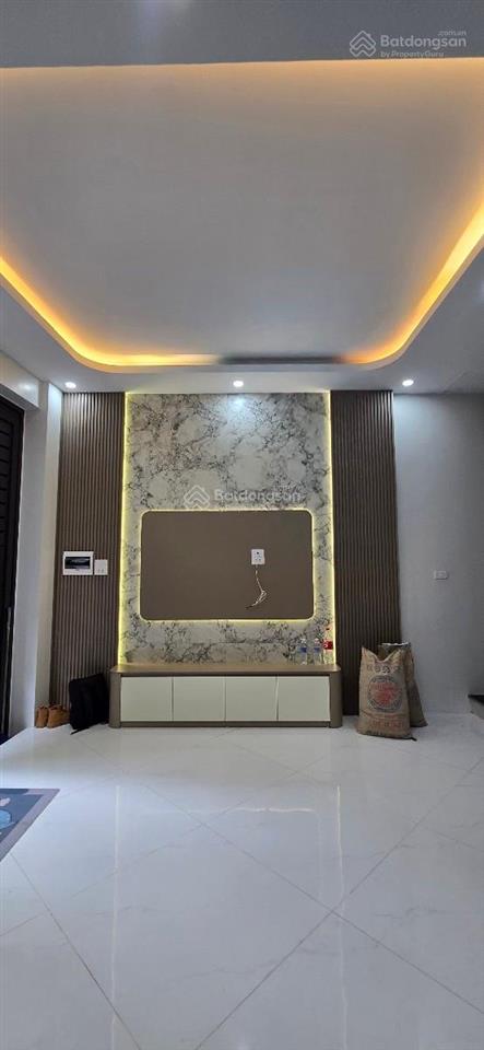 Ô tô đỗ cửa minh khai, thang máy, tặng full nội thất, ngõ nông, 2 thoáng, không qh, 43m*5t*8,3 tỷ.