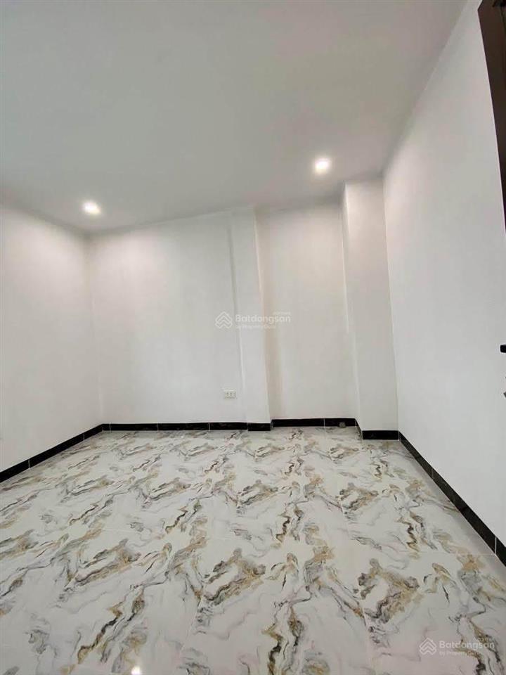 Hàng hiếm minh khai, thang máy, ngõ nông thông, 2 thoáng, ba gác tránh nhau. 38m*5t, giá 7,5 tỷ.