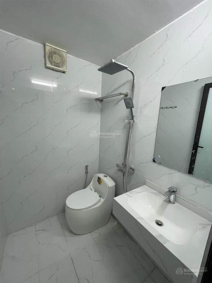 Gần ô tô tránh tam trinh, ngõ nông rộng, nhà mới, phân lô bàn cờ, tặng full nt. 42m*5t, giá 8.6 tỷ.