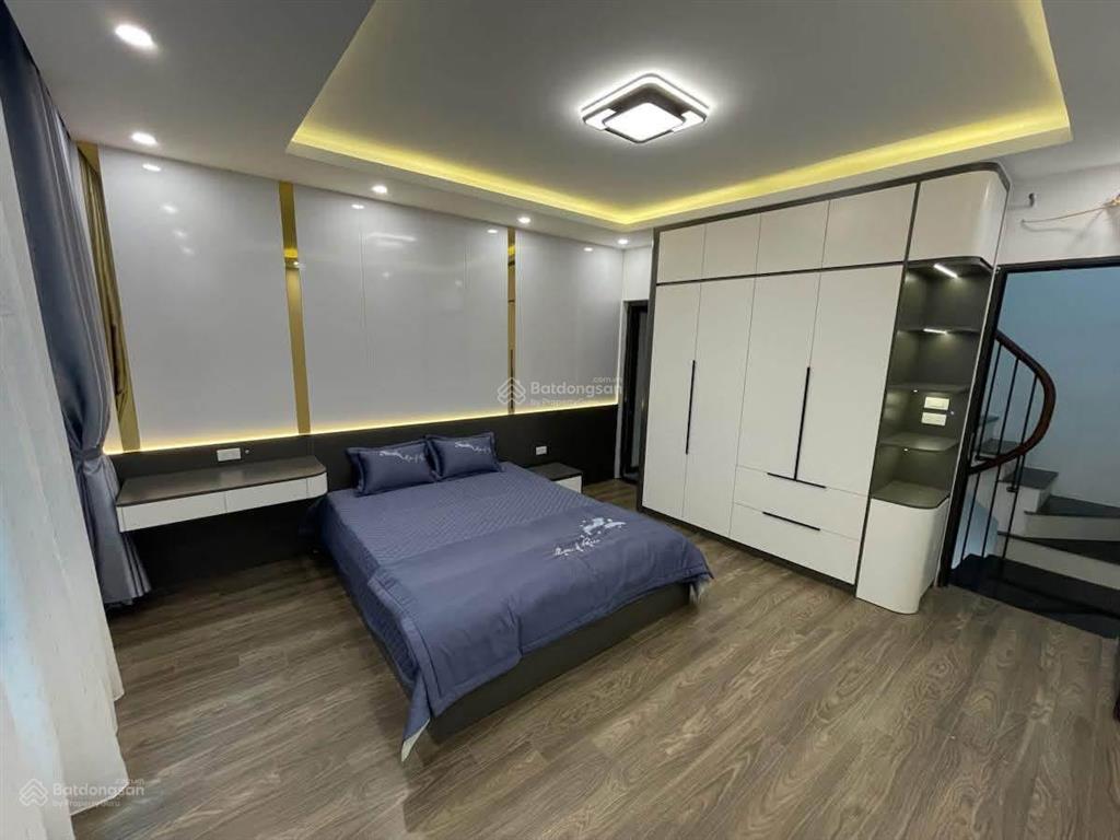 Gần ô tô tránh tam trinh, ngõ nông rộng, nhà mới, phân lô bàn cờ, tặng full nt. 42m*5t, giá 8.6 tỷ.