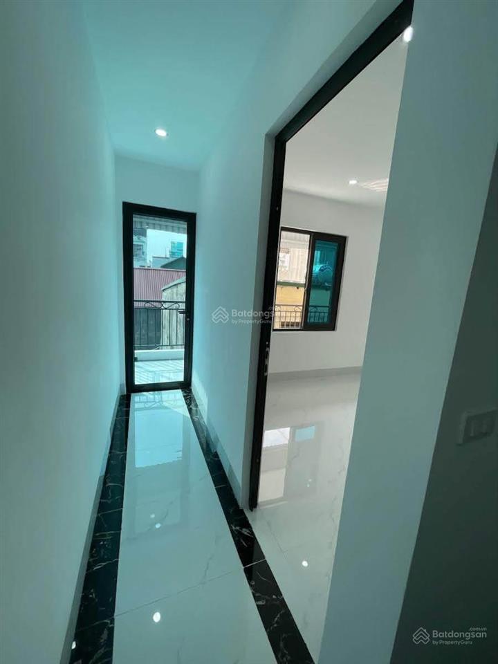 Gần ô tô tránh tam trinh, ngõ nông rộng, nhà mới, phân lô bàn cờ, tặng full nt. 42m*5t, giá 8.6 tỷ.