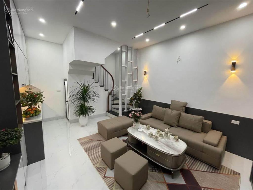 Gần ô tô tránh tam trinh, ngõ nông rộng, nhà mới, phân lô bàn cờ, tặng full nt. 42m*5t, giá 8.6 tỷ.