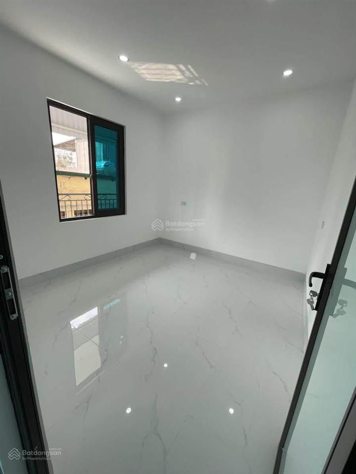Gần ô tô tránh tam trinh, ngõ nông rộng, nhà mới, phân lô bàn cờ, tặng full nt. 42m*5t, giá 8.6 tỷ.