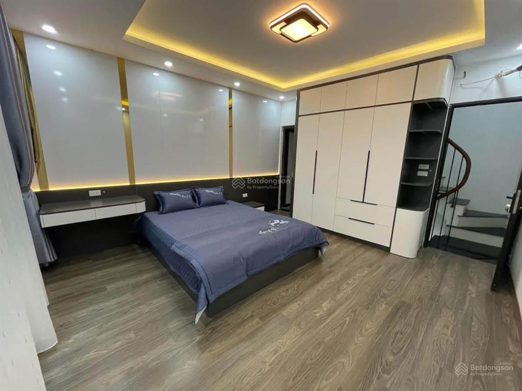 Gần ô tô tránh tam trinh, ngõ nông rộng, nhà mới, phân lô bàn cờ, tặng full nt. 42m*5t, giá 8.6 tỷ.