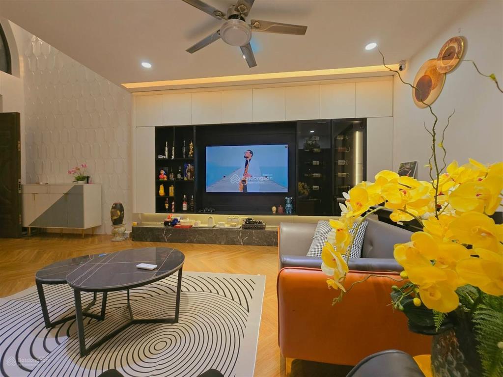 Giảm sâu phố minh khai, thang máy, ngõ nông rộng 3m, nhà mới, tặng nt, 45m*5t, giá 8,3 tỷ, có tl.