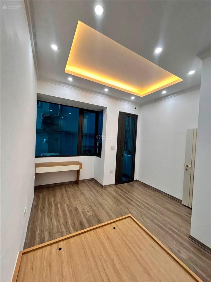 Ô tô đỗ cửa minh khai, thang máy, mặt ngõ nông thông rộng, nhà mới kính coong, 42m2 5t giá 7,7 tỷ