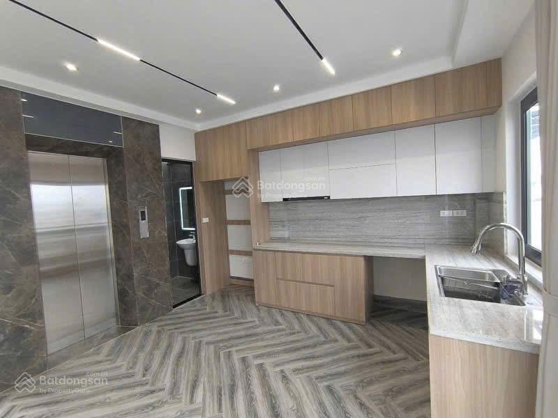 Giảm giá kim ngưu, gần ô tô, ngõ nông rộng, thông tứ phía, kinh doanh tốt. dt 46m2*5t giá 9,6 tỷ