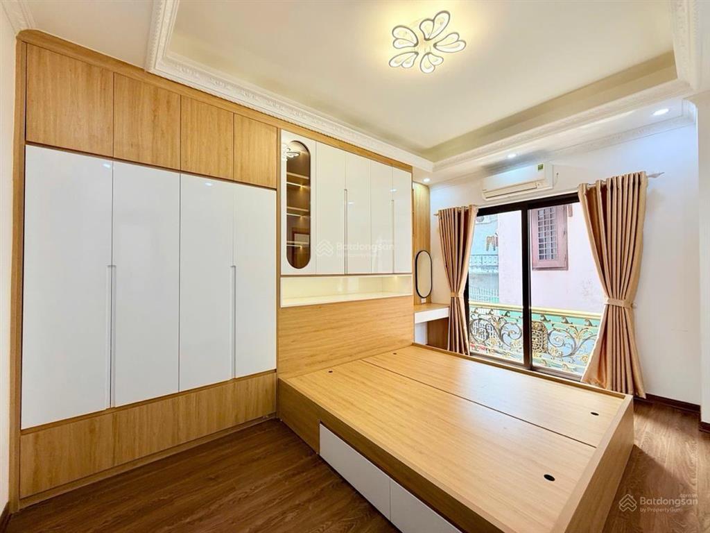 Gần ô tô tránh, lô góc, 2 thoáng sáng vĩnh viễn, ngõ rộng 3,5m, tặng full nt xịn, 46m*5t. 8,8 tỷ.