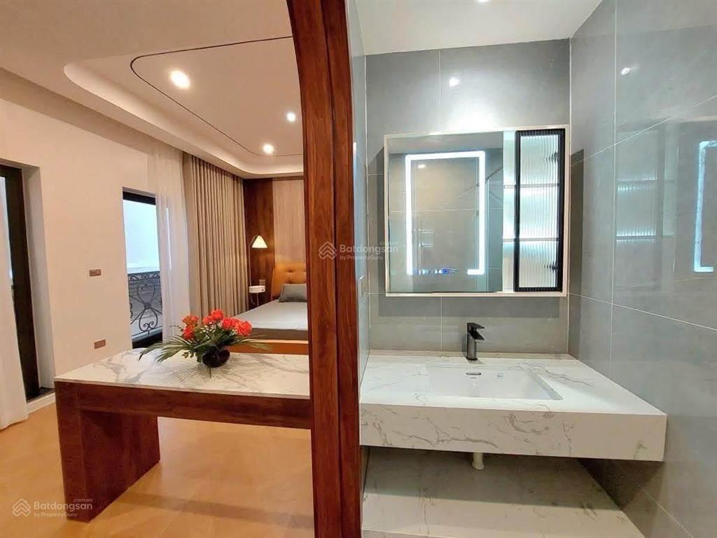 Hàng vip bạch mai, 10m ra mặt phố, thang máy và nt cực xịn, nhà mới xây, 52m*6t, giá 12 tỷ. có tl