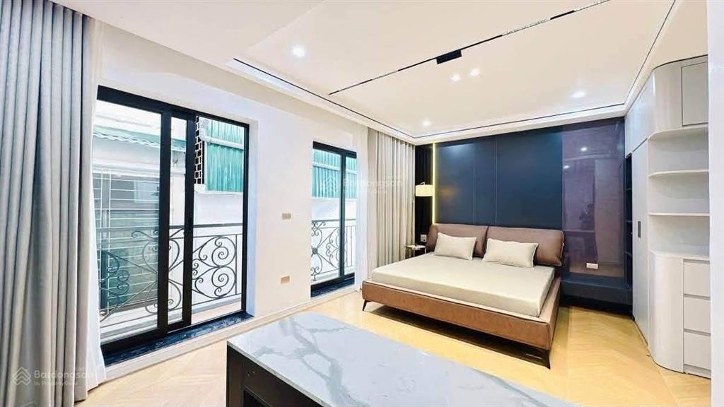 Hàng vip bạch mai, 10m ra mặt phố, thang máy và nt cực xịn, nhà mới xây, 52m*6t, giá 12 tỷ. có tl