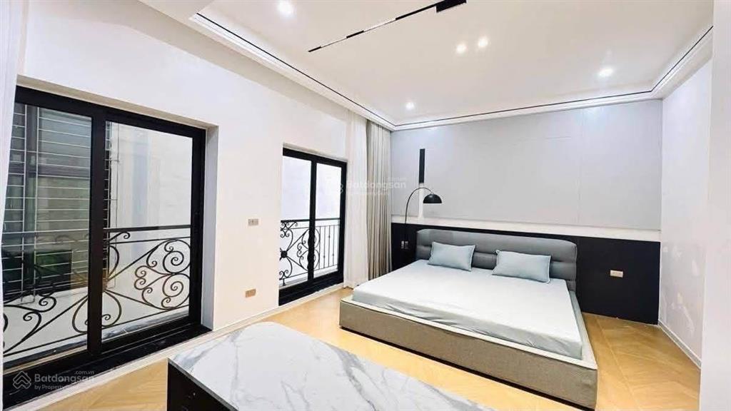Hàng vip bạch mai, 10m ra mặt phố, thang máy và nt cực xịn, nhà mới xây, 52m*6t, giá 12 tỷ. có tl