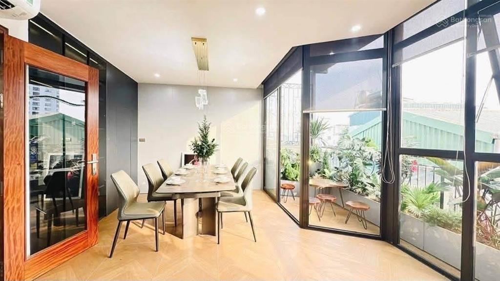 Hàng vip bạch mai, 10m ra mặt phố, thang máy và nt cực xịn, nhà mới xây, 52m*6t, giá 12 tỷ. có tl