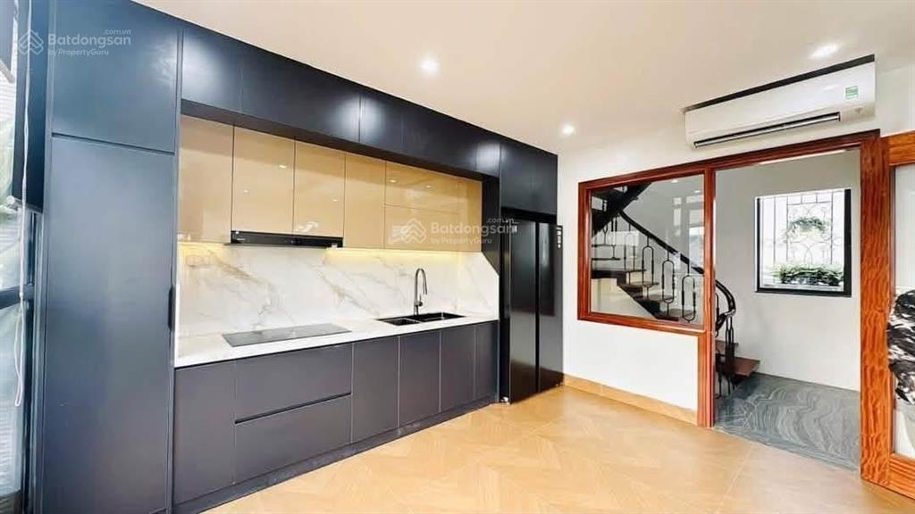 Hàng vip bạch mai, 10m ra mặt phố, thang máy và nt cực xịn, nhà mới xây, 52m*6t, giá 12 tỷ. có tl