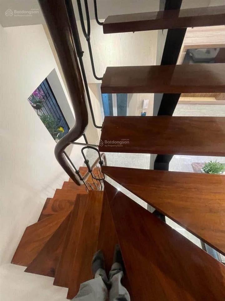 Hàng vip bạch mai, 10m ra mặt phố, thang máy và nt cực xịn, nhà mới xây, 52m*6t, giá 12 tỷ. có tl