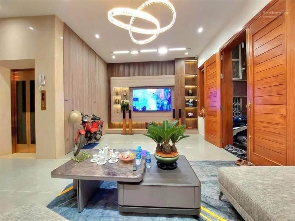 Hàng vip bạch mai, 10m ra mặt phố, thang máy và nt cực xịn, nhà mới xây, 52m*6t, giá 12 tỷ. có tl