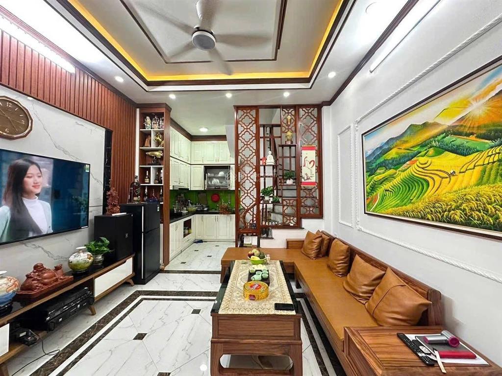 Ô tô đỗ cổng bạch mai, nhà đẹp, tặng full nt, ngõ rộng 3,5m, phân lô. 41m*5t, giá 9,5 tỷ. nhà k qh.