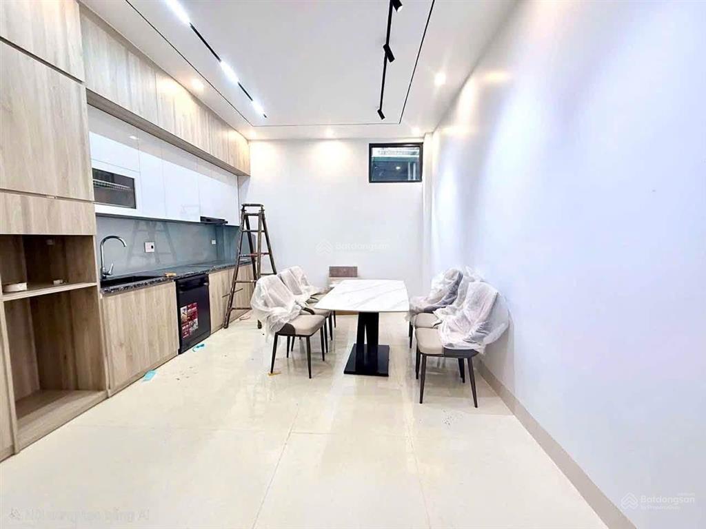 Giảm giá kim ngưu, gần ô tô, ngõ nông rộng, thông tứ phía, kinh doanh tốt. dt 38m *5t giá 7.9 tỷ.