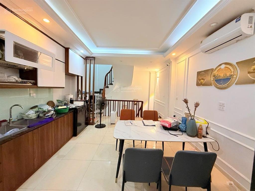 Ô tô đỗ gần nhà phố hồng mai, lô góc, sổ đỏ cc, dt 35m*5t giá 6,5 tỷ. nhà không qh, có thương lượng