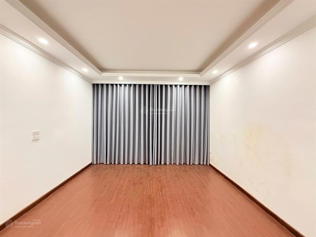 Ô tô đỗ gần nhà phố hồng mai, lô góc, sổ đỏ cc, dt 35m*5t giá 6,5 tỷ. nhà không qh, có thương lượng