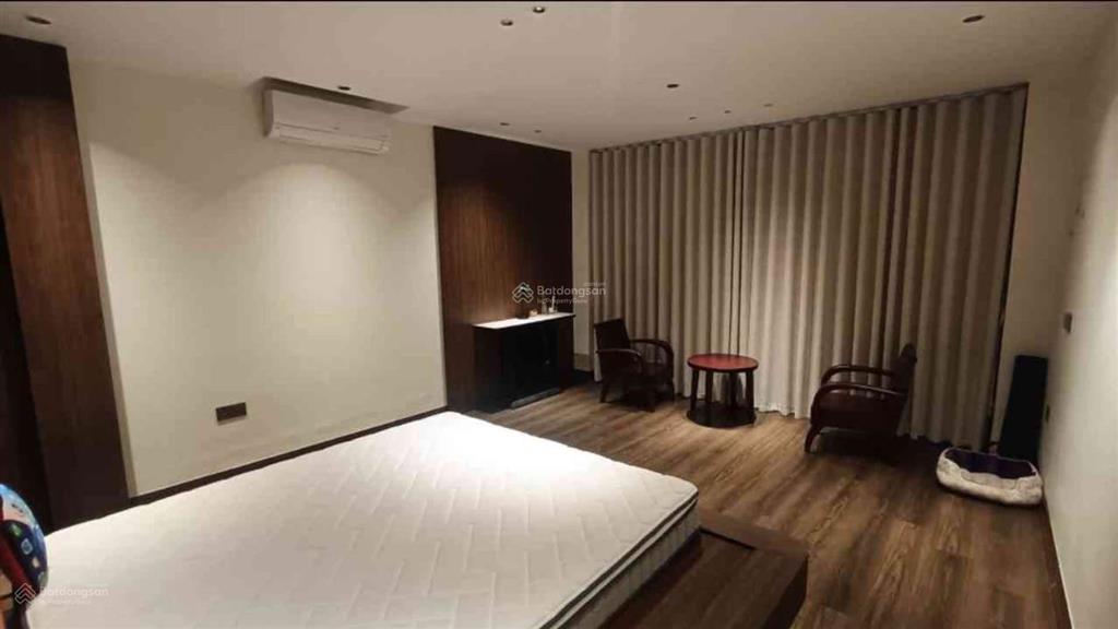 Ô tô chạy qua cửa phố võ thị sáu. ngõ nông thoáng, thang máy tặng full nt đẹp, 46m*5t giá 8.5 tỷ.