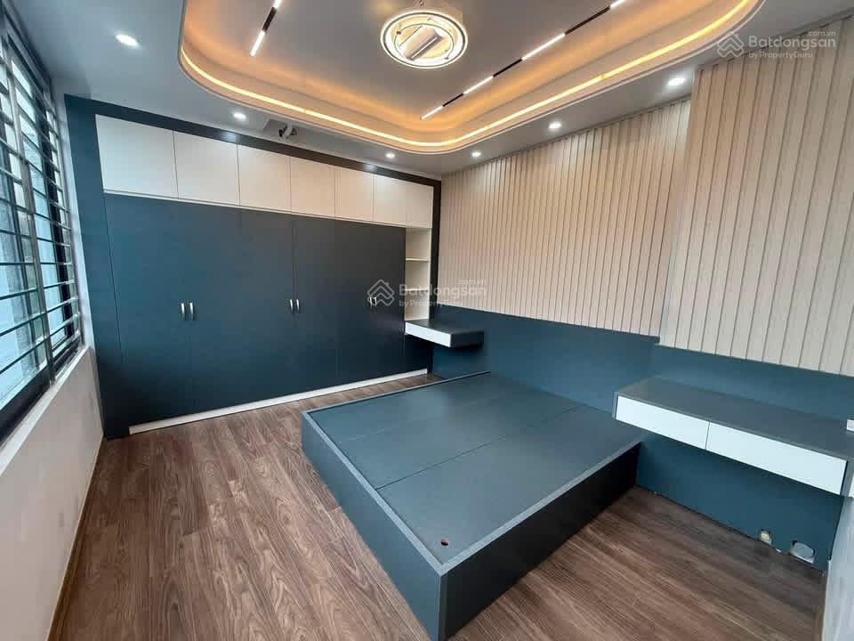 Ô tô đỗ cổng đại la, thang máy, ngõ nông rộng, nhà mới, tặng full, không qh, 38m*5t, giá 7 tỷ có tl