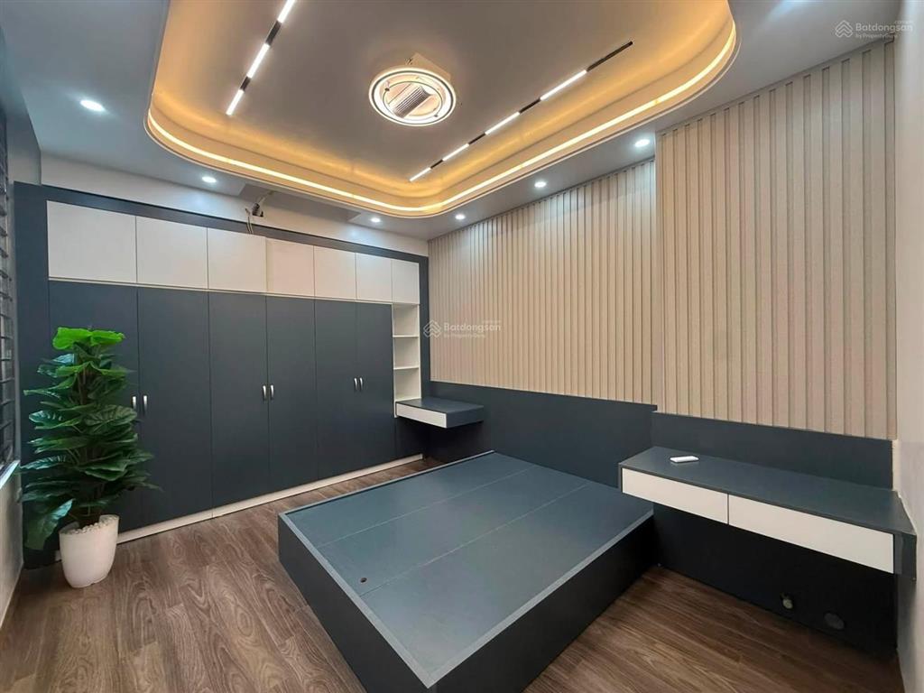 Ô tô đỗ cổng đại la, thang máy, ngõ nông rộng, nhà mới, tặng full, không qh, 38m*5t, giá 7 tỷ có tl