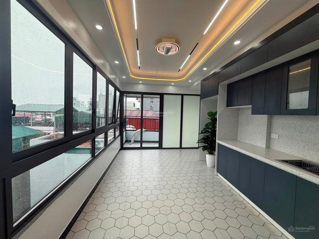 Ô tô đỗ cổng đại la, thang máy, ngõ nông rộng, nhà mới, tặng full, không qh, 38m*5t, giá 7 tỷ có tl