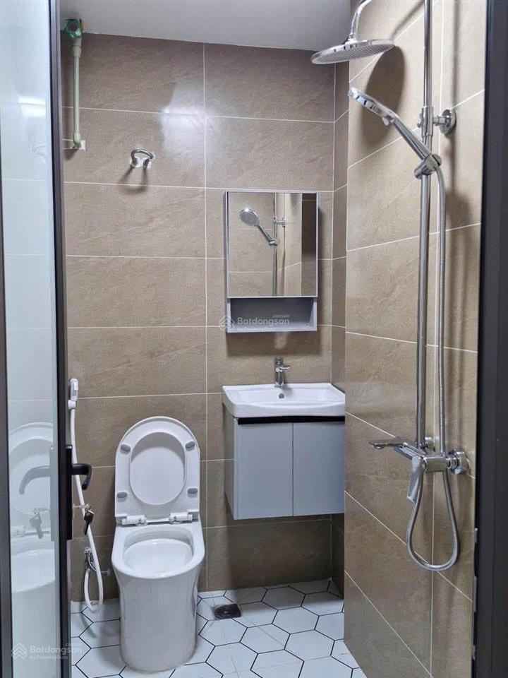 Ô tô đỗ cổng đại la, thang máy, ngõ nông rộng, nhà mới, tặng full, không qh, 38m*5t, giá 7 tỷ có tl