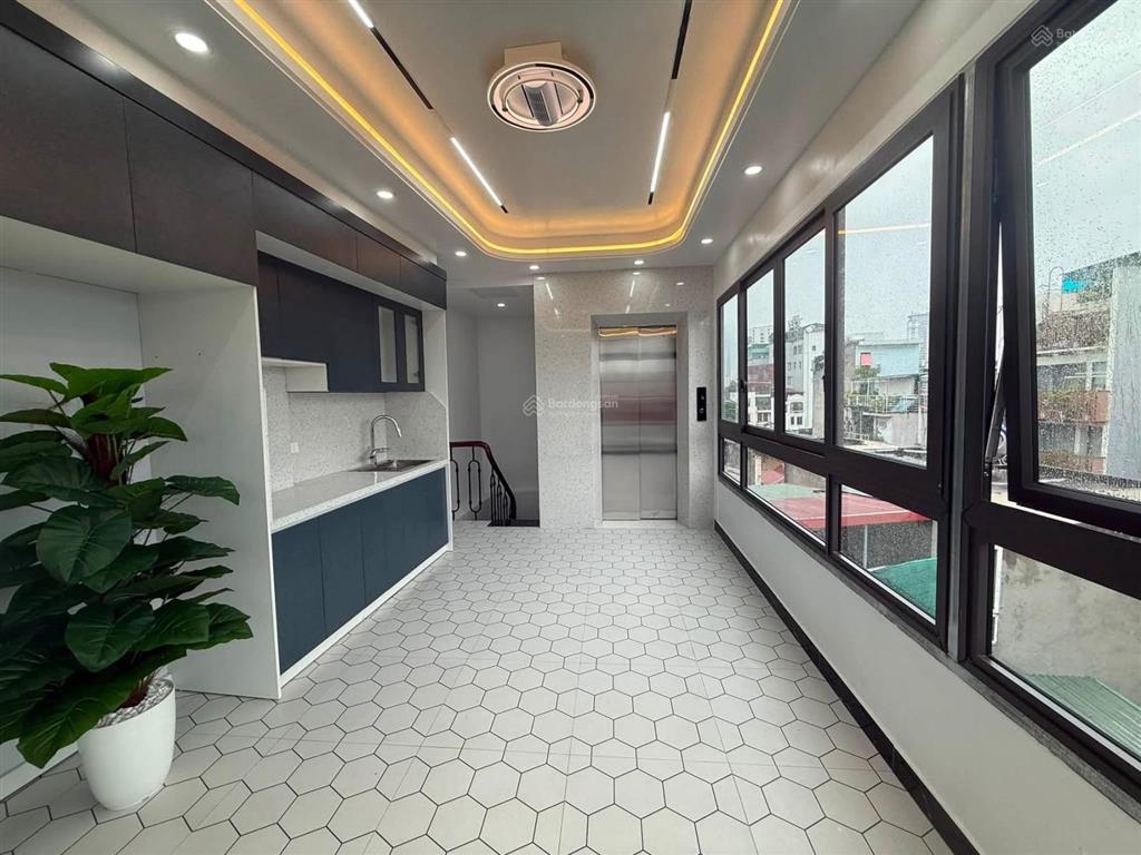 Ô tô đỗ cổng đại la, thang máy, ngõ nông rộng, nhà mới, tặng full, không qh, 38m*5t, giá 7 tỷ có tl