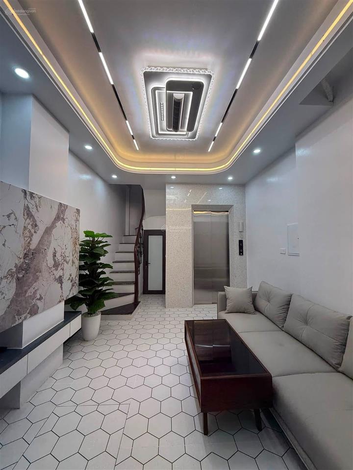 Ô tô đỗ cổng đại la, thang máy, ngõ nông rộng, nhà mới, tặng full, không qh, 38m*5t, giá 7 tỷ có tl